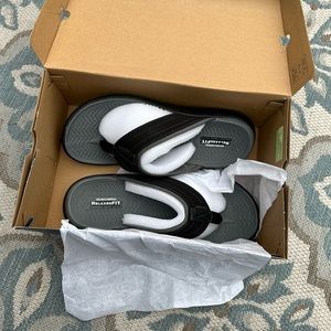 NWT Sketchers Relaxed Fit Memory Foam Men’s Flip Flops Size 13